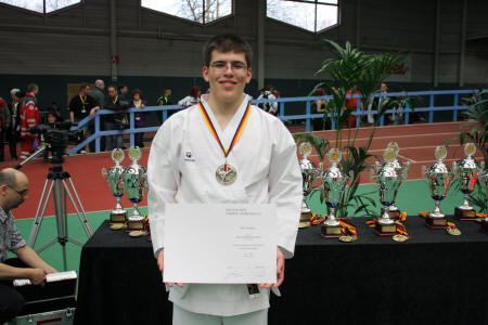 aus dem Kampfkunst-Center JuDjuSu Jitsu Karate Mönchengladbach wurde Patrick Mentrup 17 Jahre, Deutscher Vize Karate Meister 2009 für Menschen mit Behinderungen